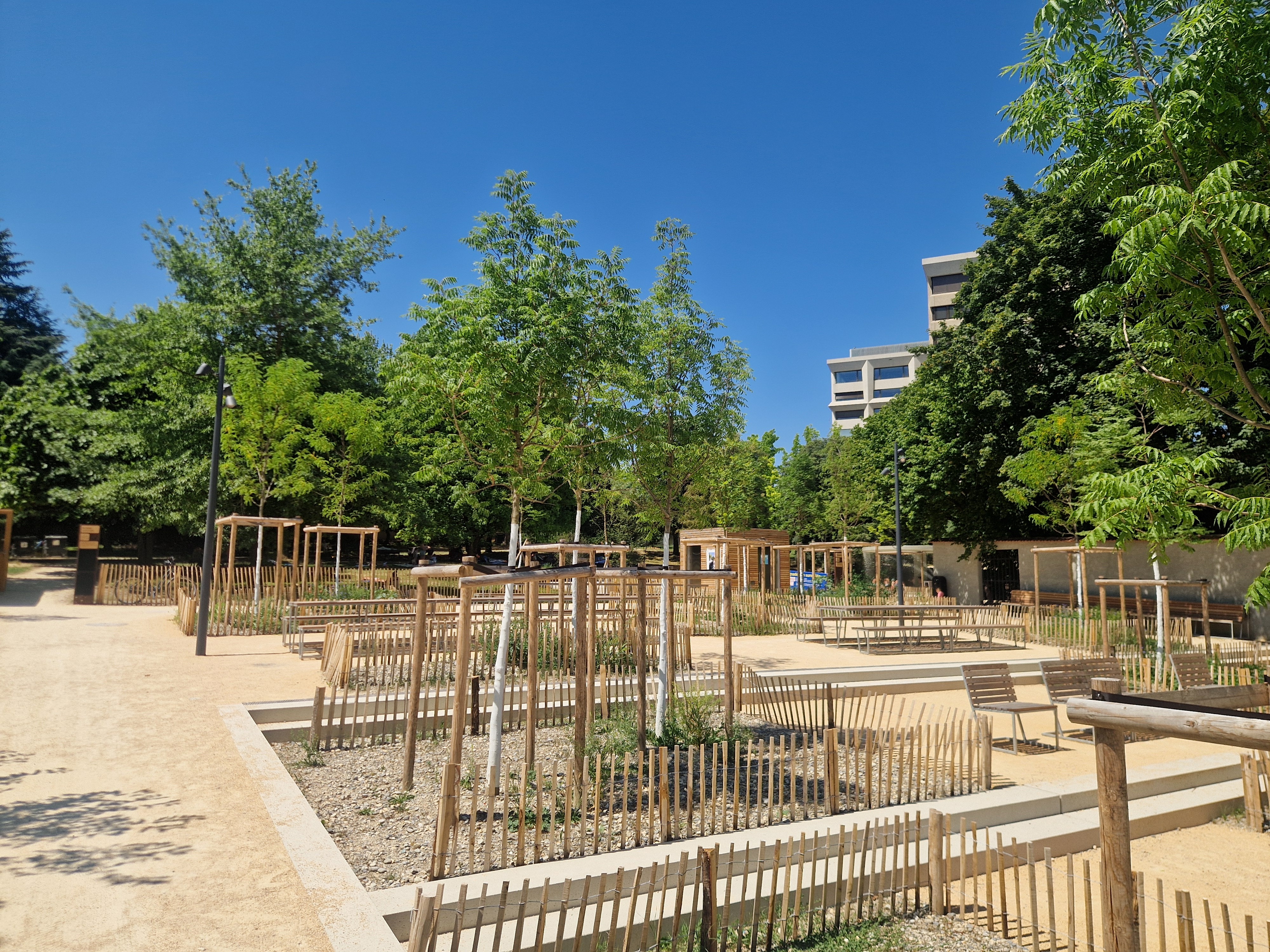 Parc des Franchises: Electrical modernisation and public lighting in an active urban environment